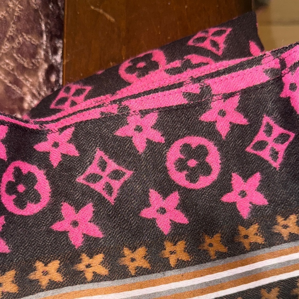 Pink Patterned Shawl - Picture 13 of 15
